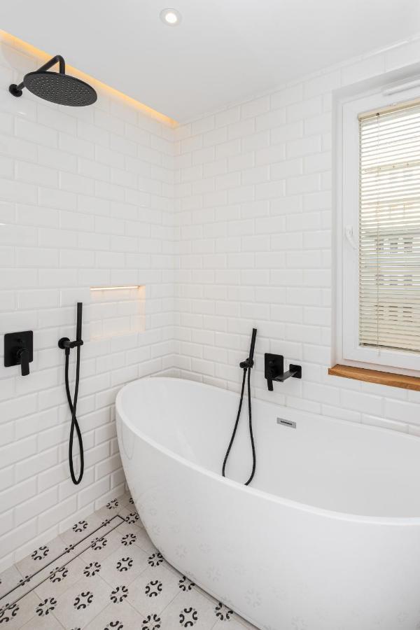 Cozy Pastel Two Bedroom Apartment In Central Gdynia By Noclegi Renters Exterior foto